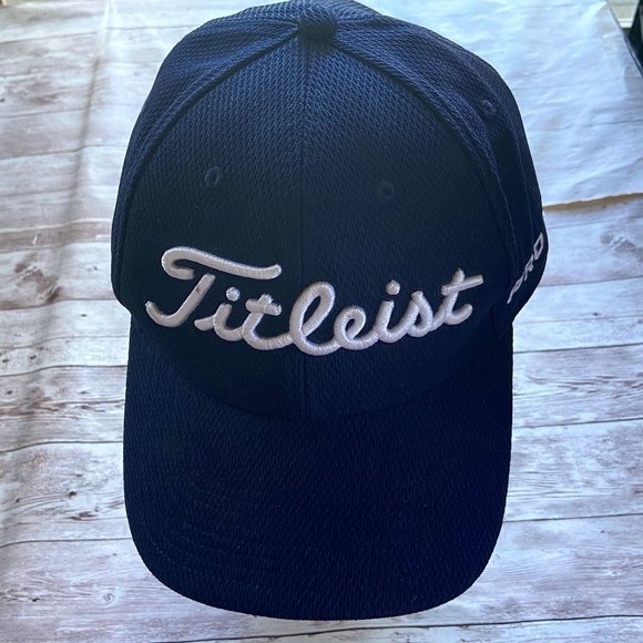Titleist Navy Blue Flat Golf Cap. Size: Large/X-Large - Picture 7 of 9
